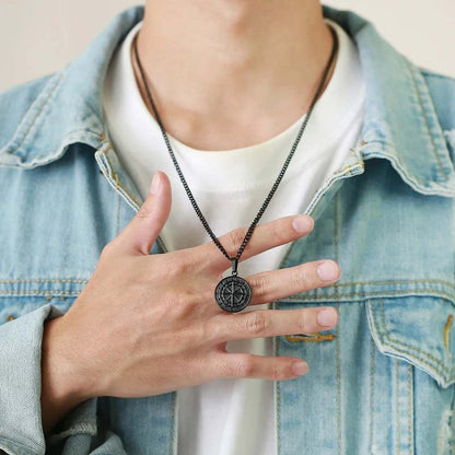 Cadena Brújula Negra 3114 - Gregor Relojes y Accesorio Ecuador