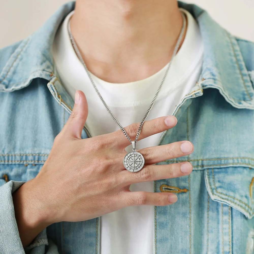 Cadena Brújula Plateada 3114 - Gregor Relojes y Accesorio Ecuador